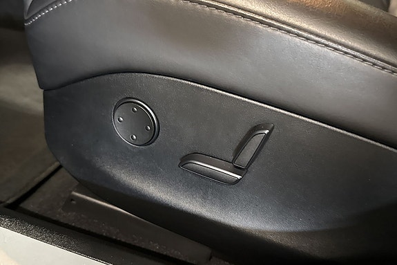 Tesla Model S 19 of 23
