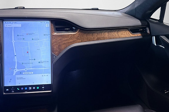 Tesla Model S 16 of 23