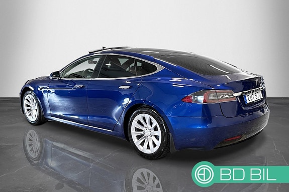 Tesla Model S 3 of 5