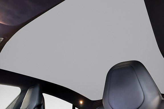 Tesla Model S 21 of 23