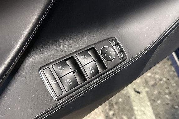 Tesla Model S 18 of 23