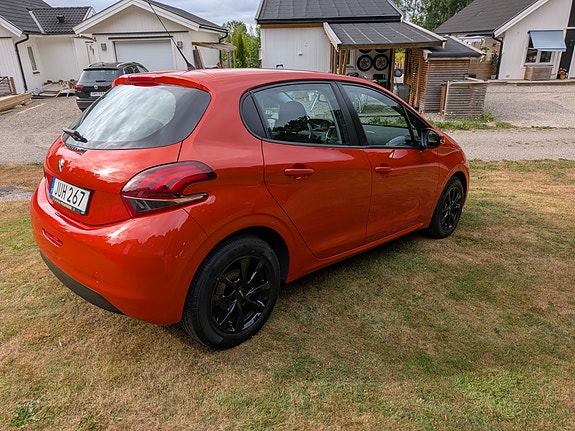 Peugeot 208 4 of 5
