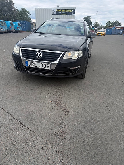 Volkswagen Passat 2 of 5