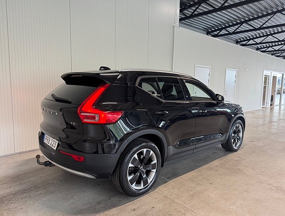 Volvo XC40 3 of 5