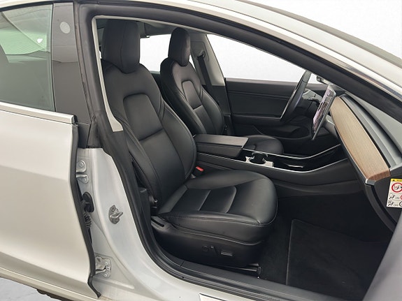 Tesla Model 3 27 of 30