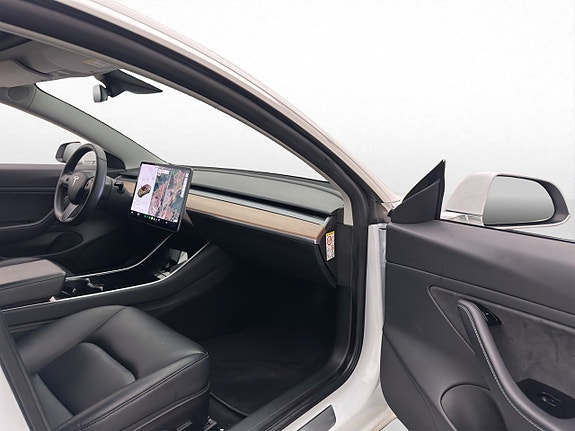 Tesla Model 3 28 of 30