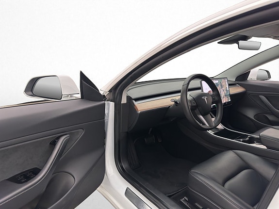 Tesla Model 3 11 of 30