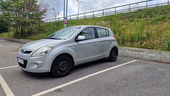 Hyundai i20 2 of 5