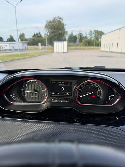 Peugeot 2008 7 of 15