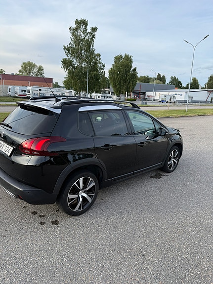 Peugeot 2008 4 of 5
