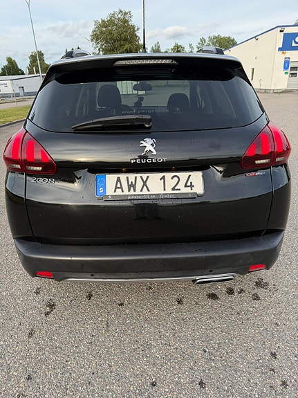 Peugeot 2008 2 of 5