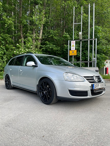 Volkswagen Golf V 2 of 5