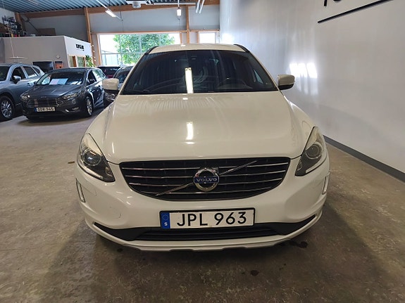 Volvo XC60 2 of 5