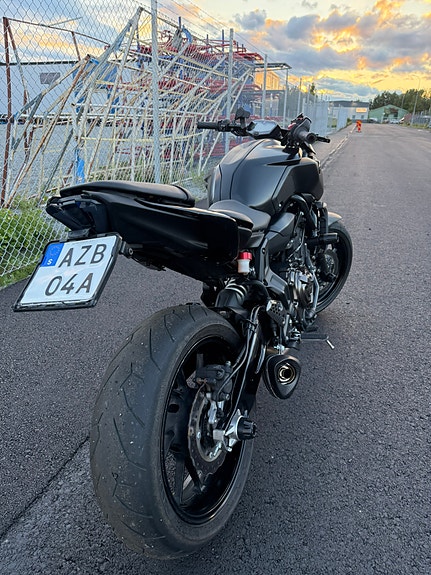 Yamaha MT-07 3 of 6