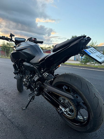 Yamaha MT-07 4 of 6