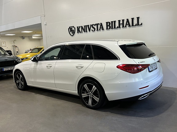 Mercedes-Benz C300 2 of 28