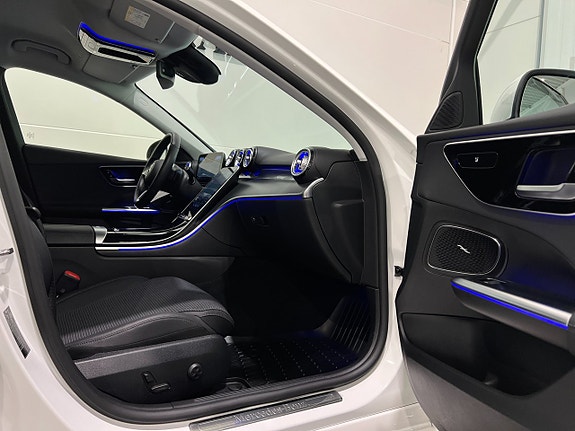 Mercedes-Benz C300 24 of 28