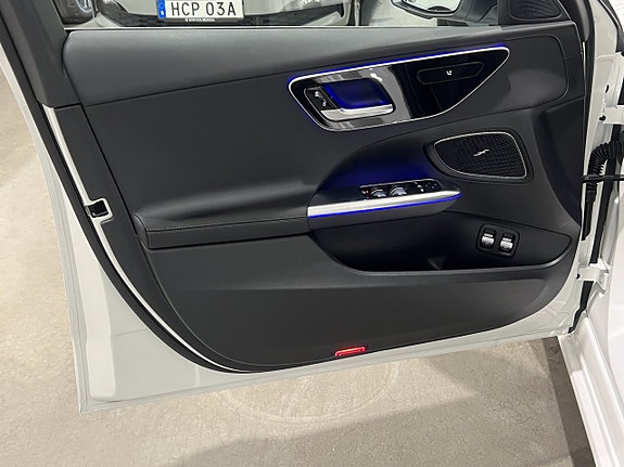 Mercedes-Benz C300 8 of 28