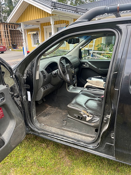Nissan Navara 2 of 7