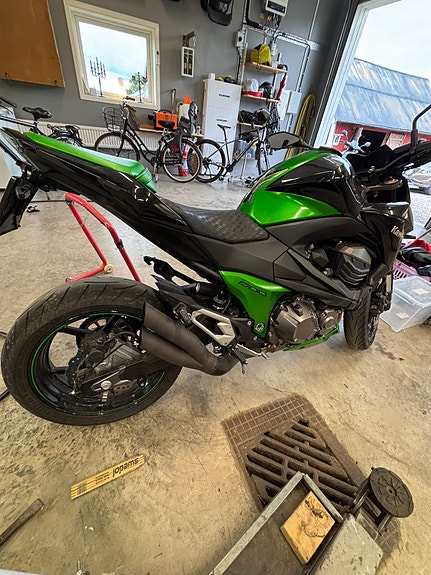 Kawasaki Z800 2 of 6