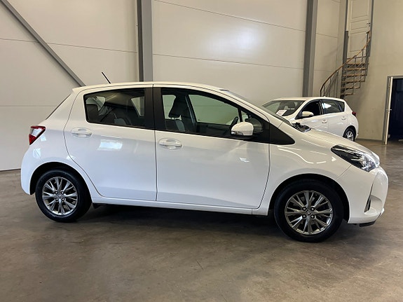 Toyota Yaris 2 of 5