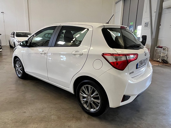 Toyota Yaris 4 of 5