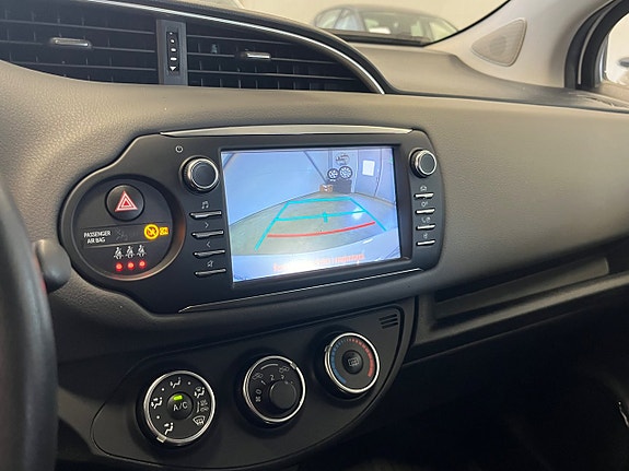 Toyota Yaris 11 of 11