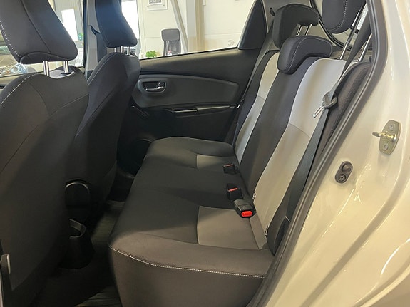 Toyota Yaris 8 of 11