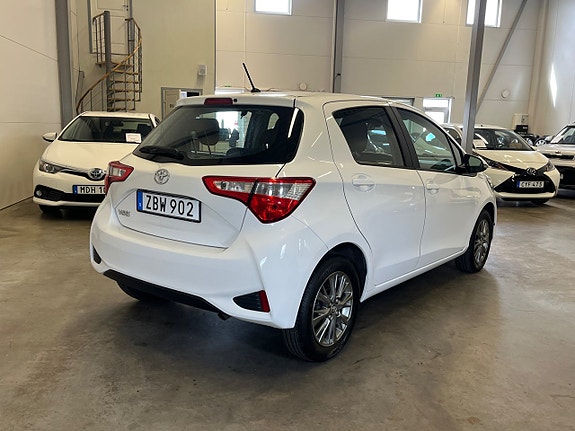 Toyota Yaris 3 of 5