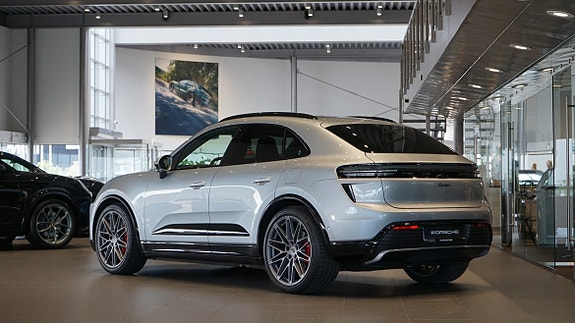 Porsche Macan Turbo 2 of 5