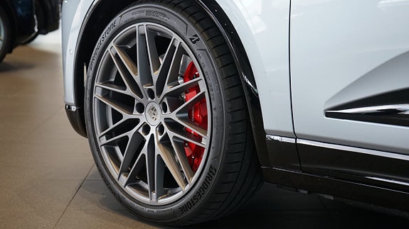 Porsche Macan Turbo 7 of 7