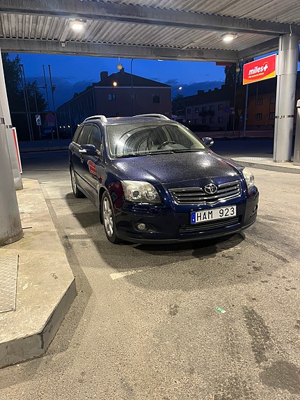 Toyota Avensis 4 of 5