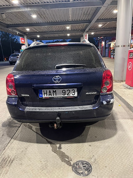 Toyota Avensis 2 of 5