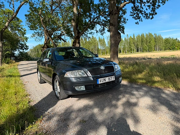 Skoda Octavia 2 of 7