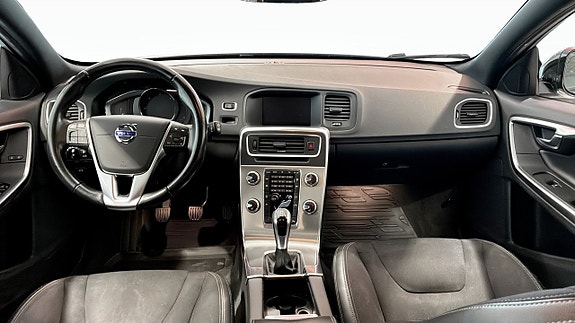 Volvo V60 Cross Country 4 of 5
