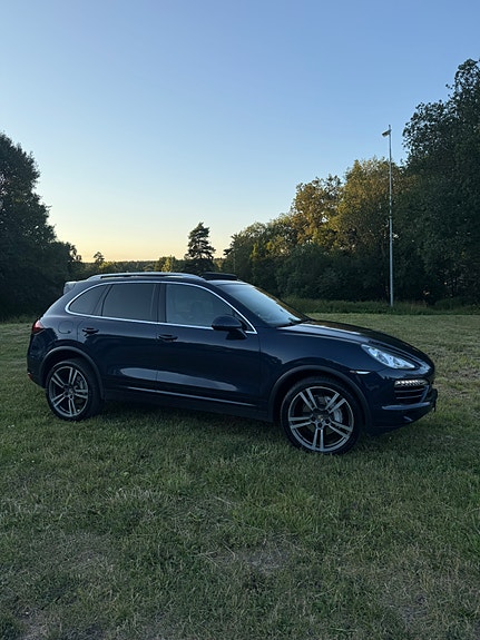 Porsche Cayenne 5 of 8