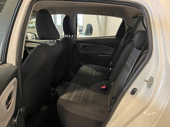 Toyota Yaris 9 of 11