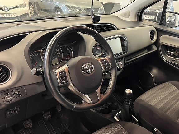 Toyota Yaris 7 of 11