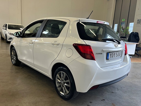 Toyota Yaris 4 of 5