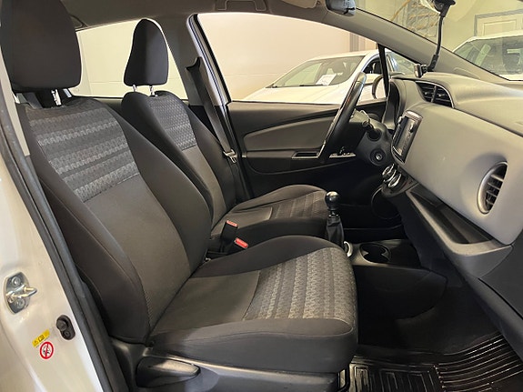 Toyota Yaris 11 of 11