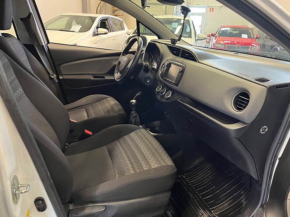 Toyota Yaris 10 of 11
