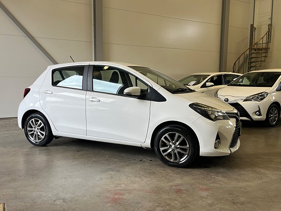 Toyota Yaris 2 of 5