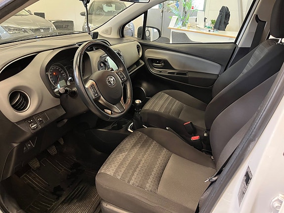 Toyota Yaris 6 of 11