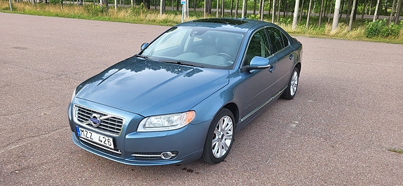 Volvo S80 2 of 5