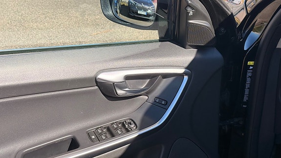 Volvo XC60 10 of 30