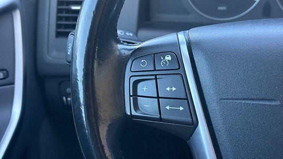 Volvo XC60 15 of 30