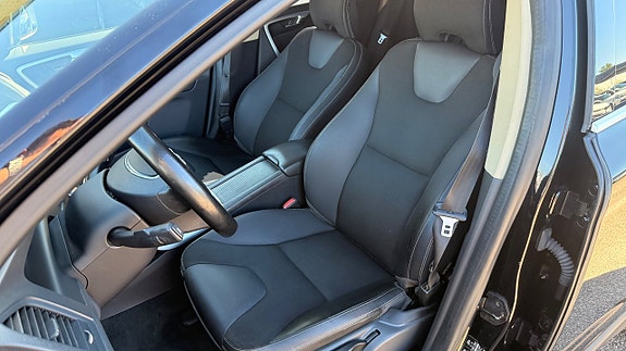 Volvo XC60 9 of 30