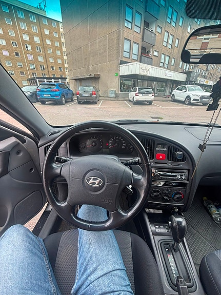 Hyundai Elantra 4 of 4