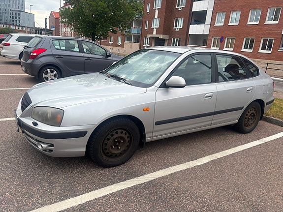Hyundai Elantra 3 of 4