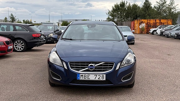 Volvo V60 2 of 5